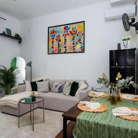 Charming 1-bedroom Old Town & Beaches Just Steps Away Antibes