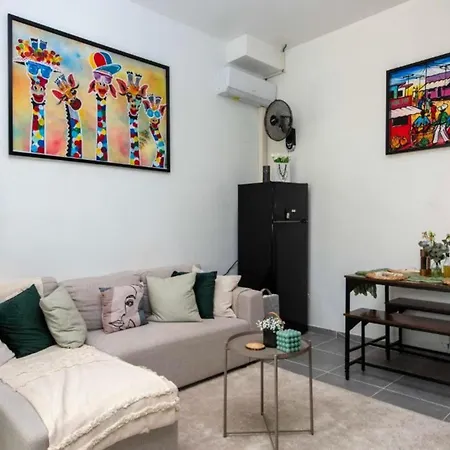 Charming 1-bedroom Old Town & Beaches Just Steps Away