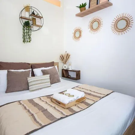 Charming 1-bedroom Old Town & Beaches Just Steps Away Antibes
