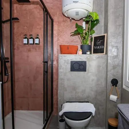 Charming 1-bedroom Old Town & Beaches Just Steps Away Holiday home *
